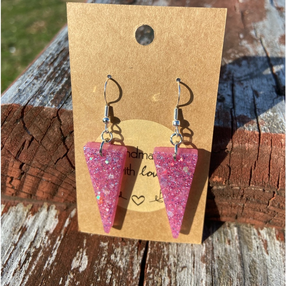 💋2/$14💋 Possessed by Pink Handmade Resin Earrings